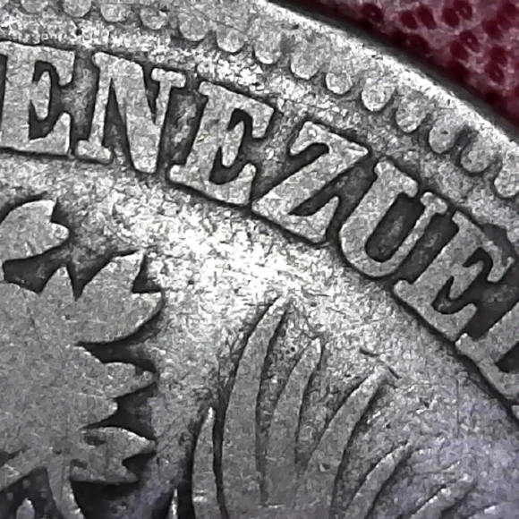 Circulated 1935 VENEZUELA 5 BOLIVARES .900 Silver Crown CoinY#24.2